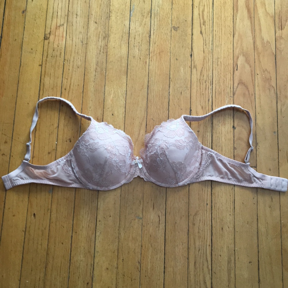 Victoria’s Secret lace bra, 36D, never been worn
